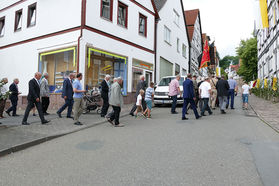 Fronleichnamsprozession durch die Straßen von Naumburg (Foto: Karl-Franz Thiede)